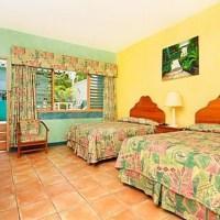 Hotel Doctors Cave Beach