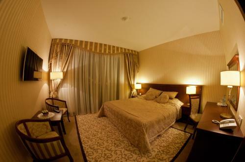 Hotel Dw�r Kresowy