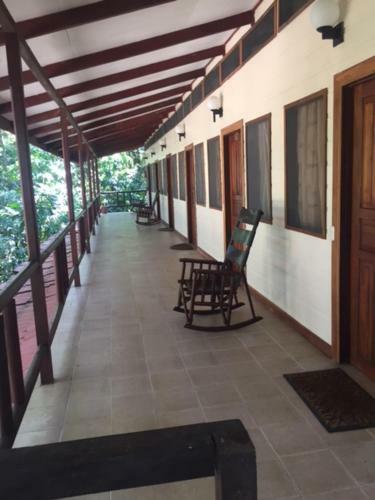 Hotel Cabinas Rana Roja