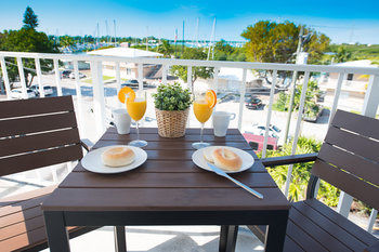 Hotel Sombrero Resort & Marina