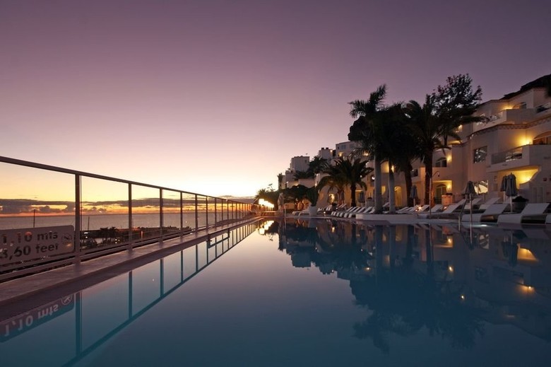 Apartamentos Marina Bayview - S�lo Adultos