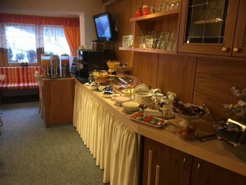 Hostal Hotel Garni Sch�nblick