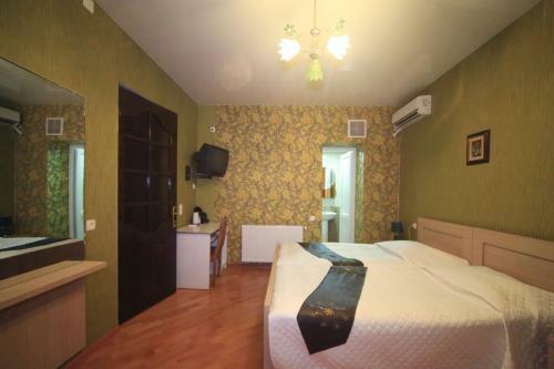 Hostal Edelveis Guest House