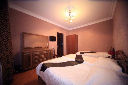 Hostal Edelveis Guest House