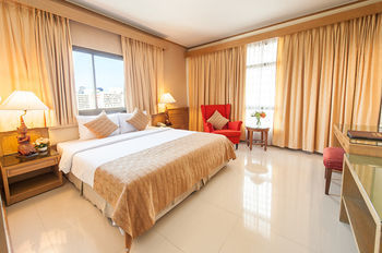 Pinnacle Lumpinee Hotel & Spa