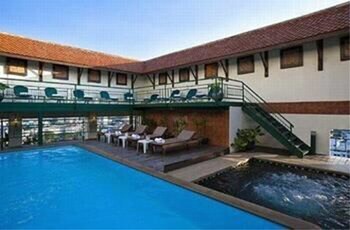 Pinnacle Lumpinee Hotel & Spa