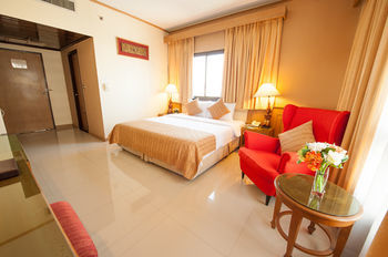 Pinnacle Lumpinee Hotel & Spa