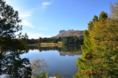 Hotel Lake Naverone Holiday Cottages