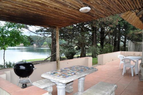 Hotel Lake Naverone Holiday Cottages