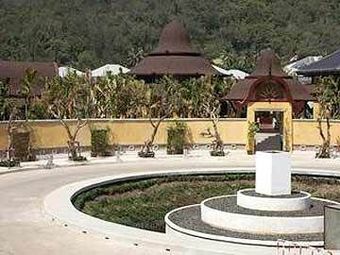 Hotel The Village Resort  Spa
