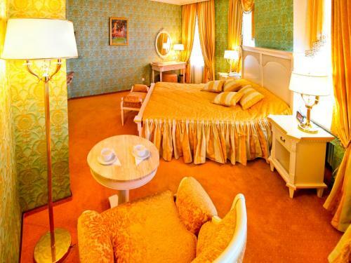 Hotel Alleya Grand