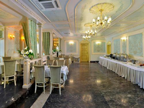 Hotel Alleya Grand