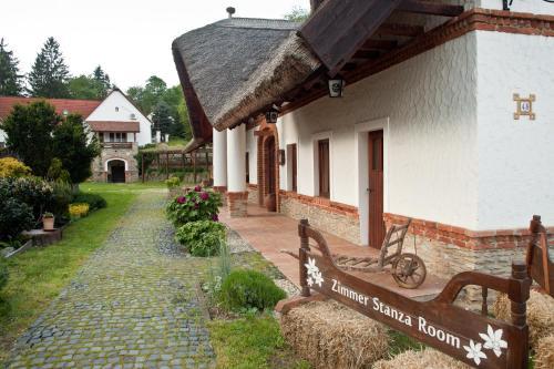 Hostal St.michael Panzi� Lovaspark