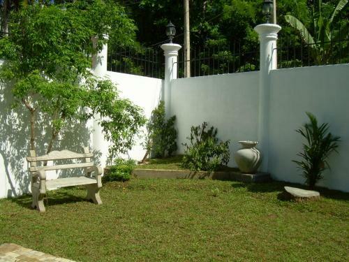 Hostal Bandhusena House & Apartment