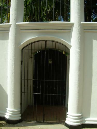 Hostal Bandhusena House & Apartment