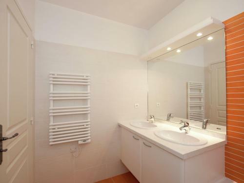 Holiday Home Au Bord de L Eau Aigues Mortes