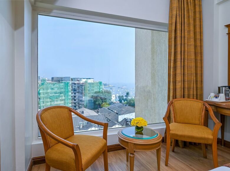 Hotel Fariyas