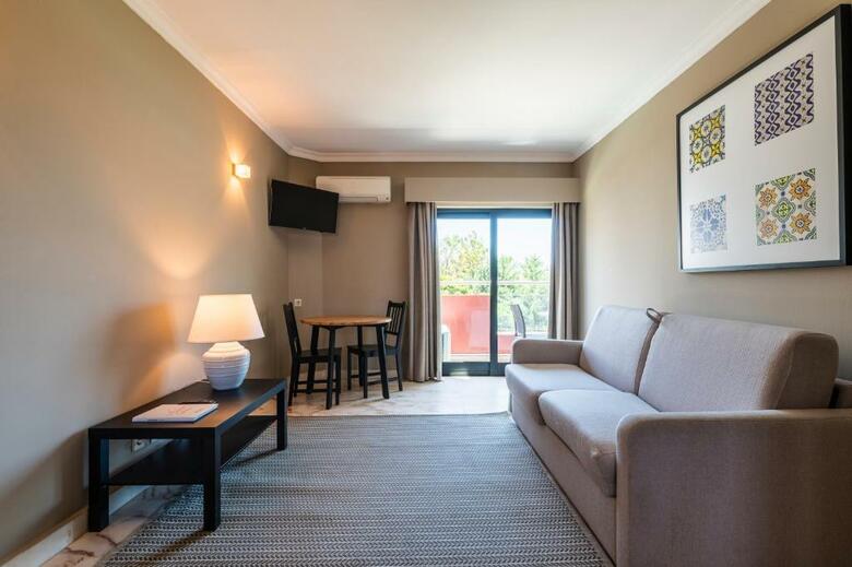 Topazio Mar Beach Hotel & Apartments