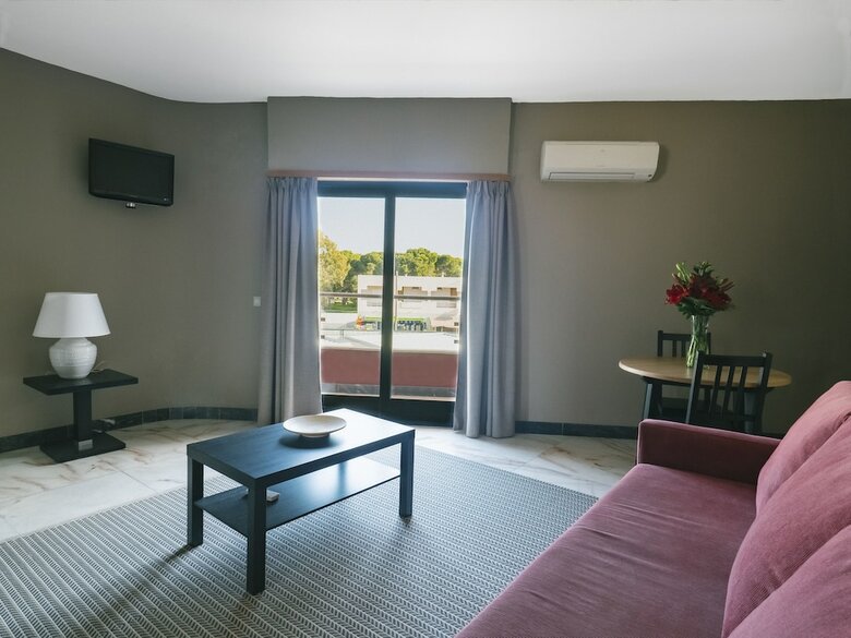 Topazio Mar Beach Hotel & Apartments