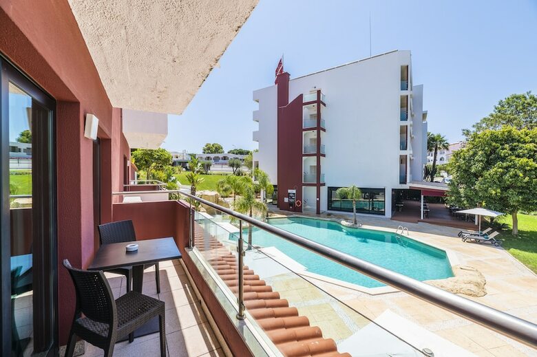 Topazio Mar Beach Hotel & Apartments