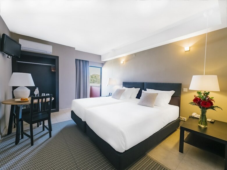 Topazio Mar Beach Hotel & Apartments