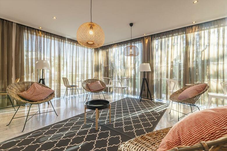 Topazio Mar Beach Hotel & Apartments