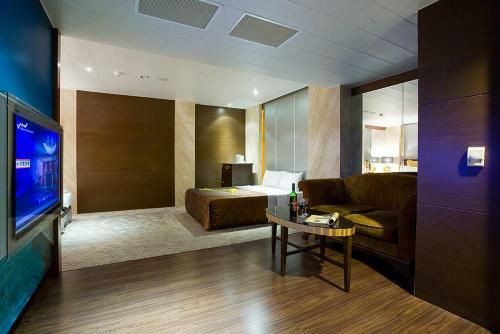 Crystal Business Motel