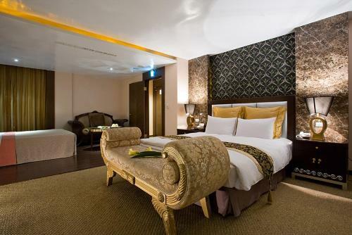 Crystal Business Motel