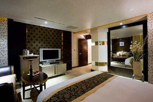 Crystal Business Motel
