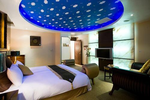Crystal Business Motel
