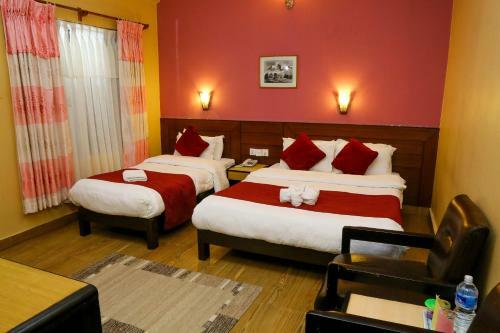 Hotel Silver Oaks Inn