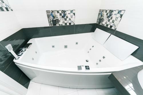 Luxrent Apartments On Lesi Ukrainki - Kiev