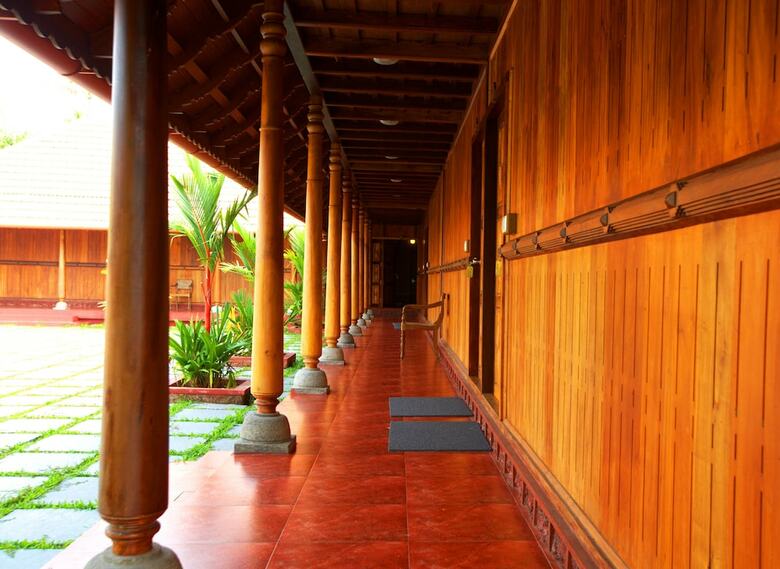 Hotel Kondai Lip Backwater Heritage Resort