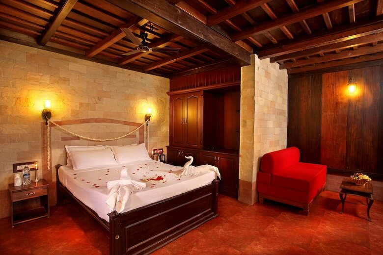Hotel Kondai Lip Backwater Heritage Resort