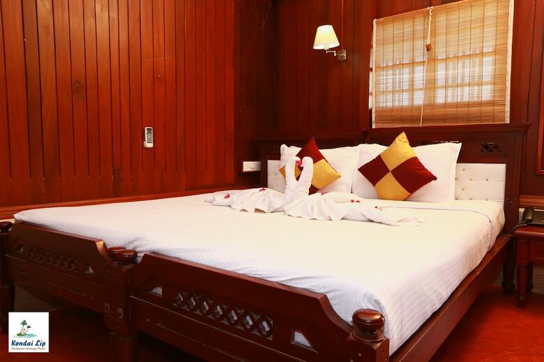 Hotel Kondai Lip Backwater Heritage Resort