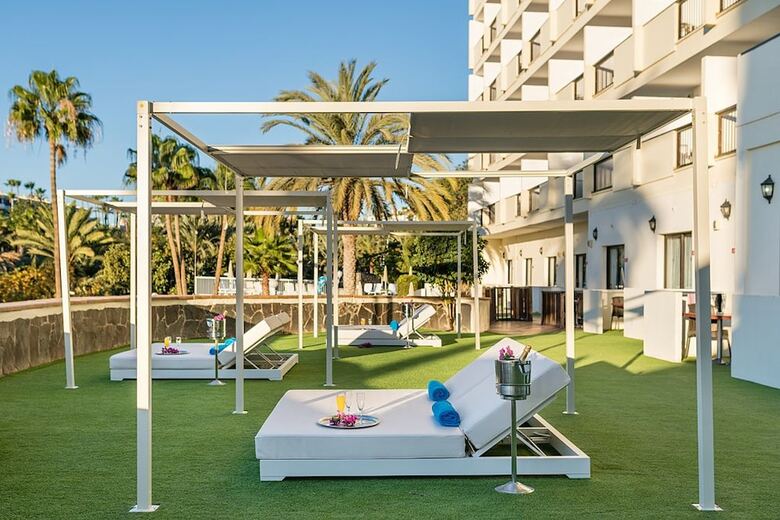 Aparthotel New Folias