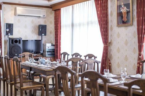 Juntra Resort & Hotel