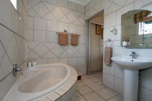 Hostal Akanan Guest House