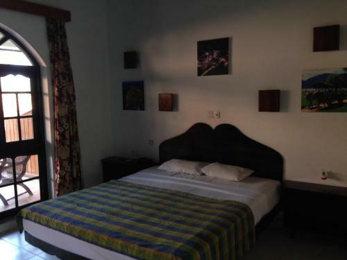 Wunderbar Beach Hotel
