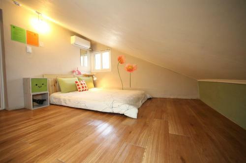 Hostal Sis N Bro Guesthouse
