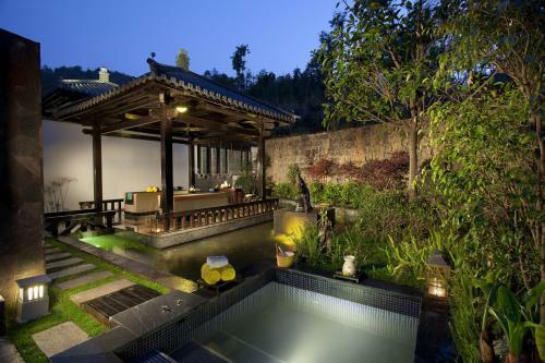 Tengchong Hotel Hotspring Village