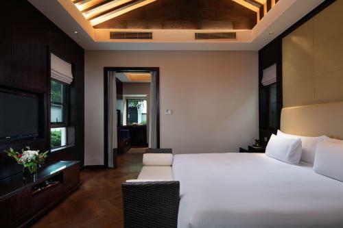 Tengchong Hotel Hotspring Village