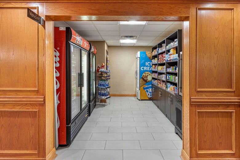 Hotel Comfort Inn And Suites - Airport