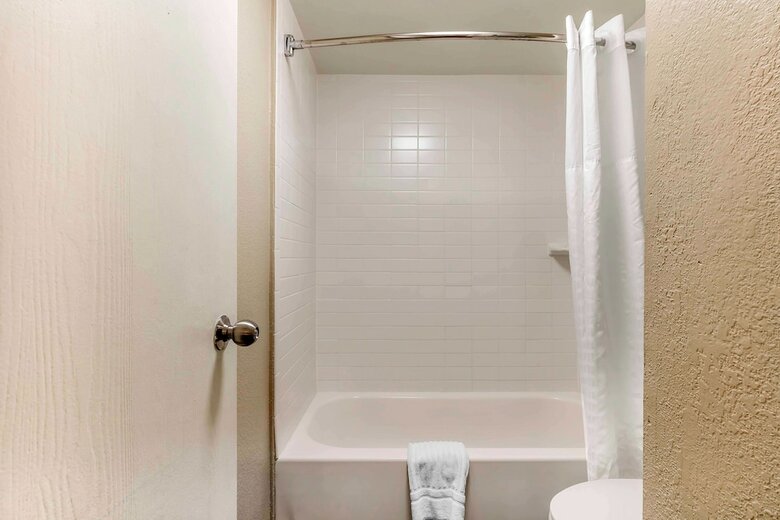Hotel Comfort Inn And Suites - Airport