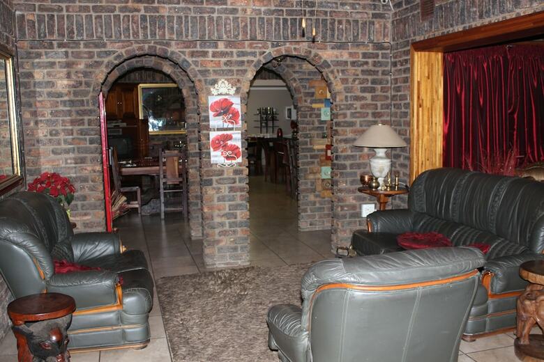 Hostal Royal Game Guest House