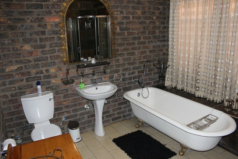 Hostal Royal Game Guest House