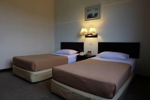 Carlton Holiday Hotel & Suites