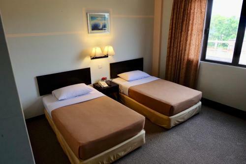 Carlton Holiday Hotel & Suites