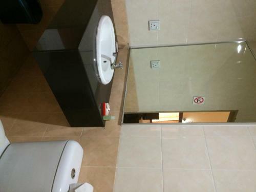 Carlton Holiday Hotel & Suites