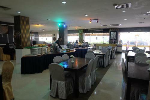 Carlton Holiday Hotel & Suites